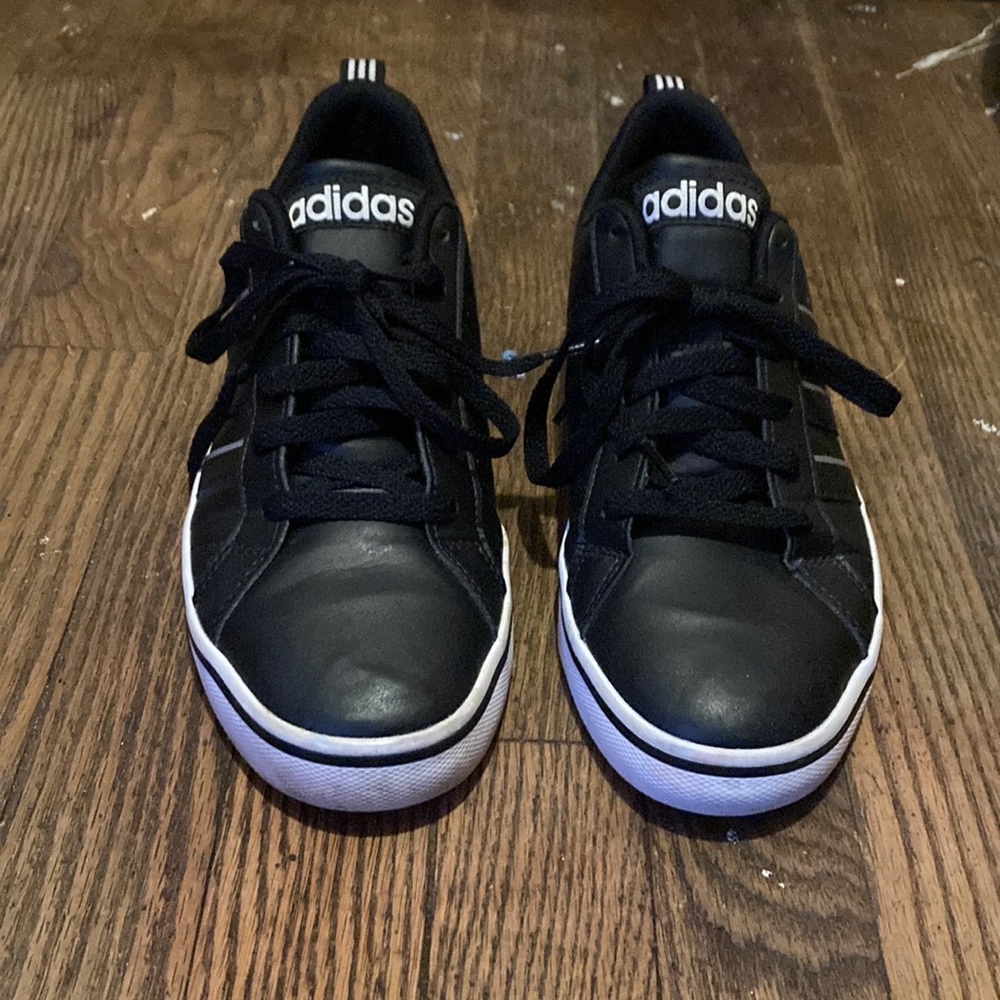 Women’s sneakers, black & white. Great condition.